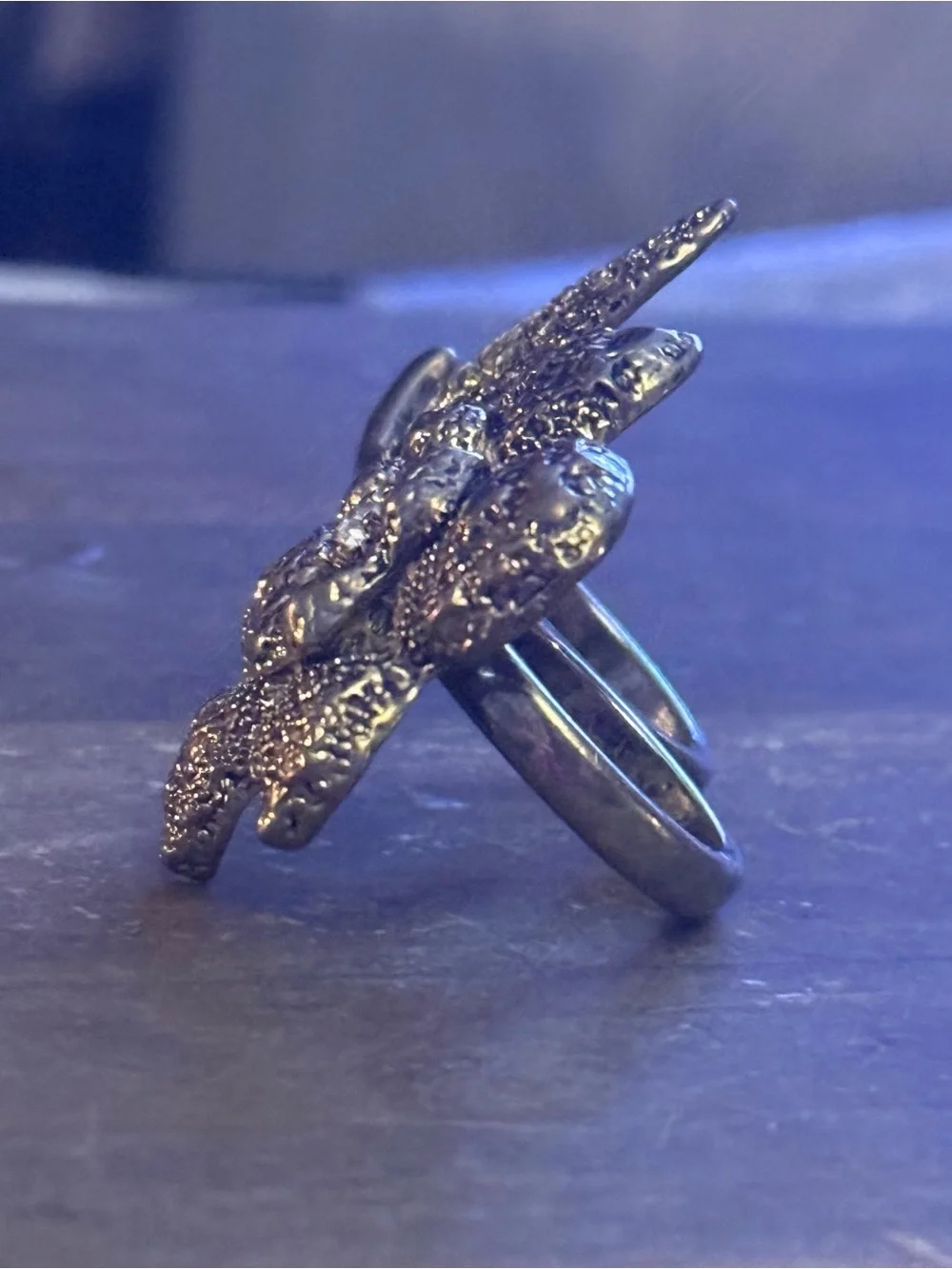 Antique gold tone two finger rose ring
